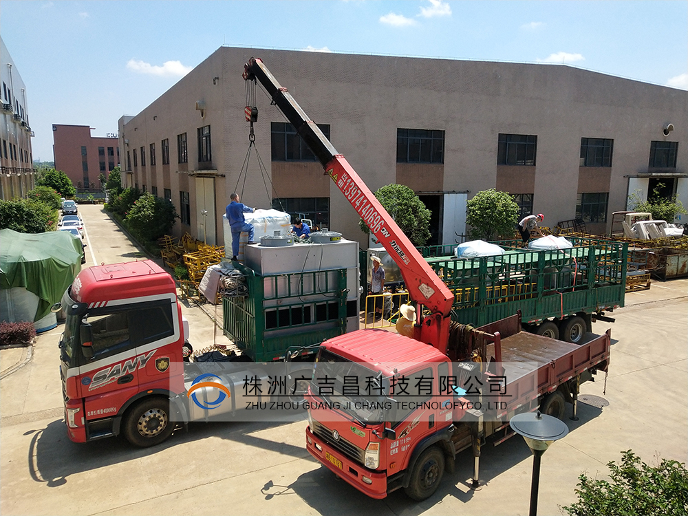 立式石墨化爐設(shè)備發(fā)貨