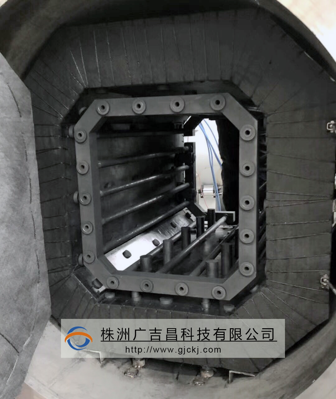 怎么清洗氣氛保護(hù)爐爐膛呢？